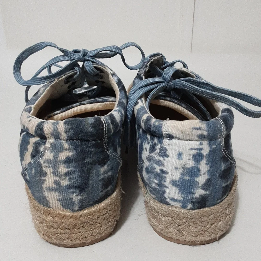 BOUTIQUE By Corkys Tart Blue/White Tie Dye Lace Up Women‎ 9